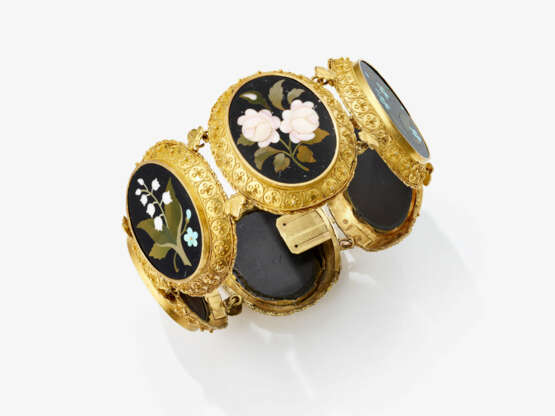 A bracelet with pietra dura discs depicting bouquets of flowers. Florence, circa 1860 - photo 1