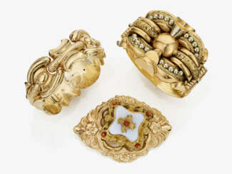 A bangle, a bracelet and a brooch. Including France, among others, 2nd half of the 19th century