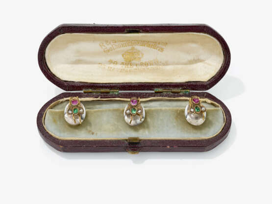 Three tailcoat buttons. London, circa 1900, R & S. GARRARD & Co - фото 4