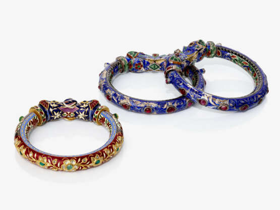 Three bangles with elephant heads with white sapphires and enamel. India, 20th century - photo 2