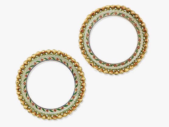 A pair of bangles with glass stones and enamel. India, 20th century - photo 2