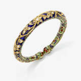 A bangle with white sapphires and enamel. India, probably Rajasthan, late 19th / early 20th century - photo 1