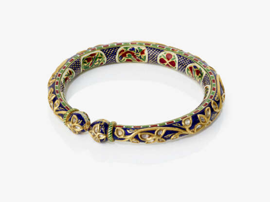 A bangle with white sapphires and enamel. India, probably Rajasthan, late 19th / early 20th century - photo 3