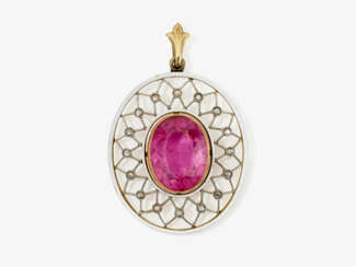 Pendant with pink topaz and diamonds. England, circa 1920