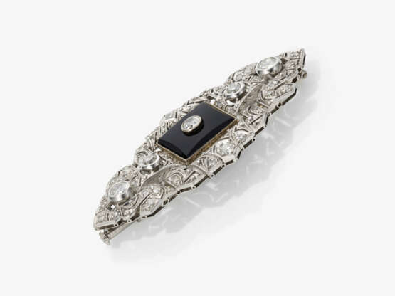 A brooch with onyx and diamonds. Probably Germany, 1930s - photo 2