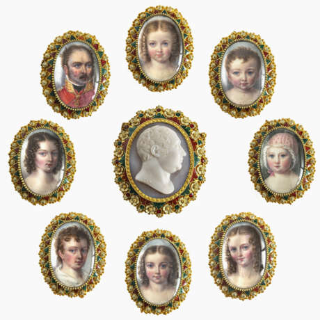 München circa 1818. A necklace with chalcedony gem and eight lockets with miniature portraits - фото 6