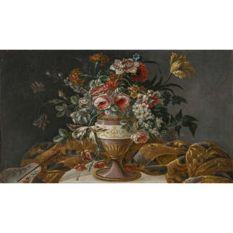 Unbekannt 18th century. Still life with flower vase and brocade fabric - фото 1