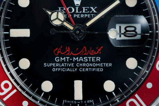 ROLEX, GMT-MASTER REF. 1675 MADE FOR SHEIKH MOHAMMED BIN RASHID AL MAKTOUM, A RARE STEEL AUTOMATIC DUAL TIME WRISTWATCH - photo 2