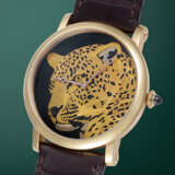 CARTIER, D'ART ROTONDE DE CARTIER, A RARE AND ATTRACTIVE LIMITED EDITION GOLD WRISTWATCH WITH A DAMASCENED PANTHER MOTIF DIAL - фото 2