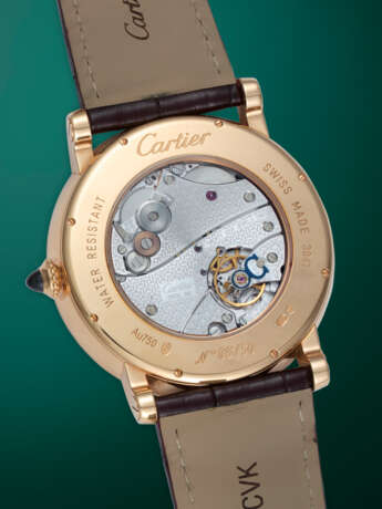 CARTIER, D'ART ROTONDE DE CARTIER, A RARE AND ATTRACTIVE LIMITED EDITION GOLD WRISTWATCH WITH A DAMASCENED PANTHER MOTIF DIAL - фото 3