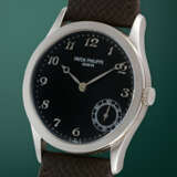 PATEK PHILIPPE, CALATRAVA REF. 5026G, A FINE GOLD AUTOMATIC WRISTWATCH WITH BREGUET NUMERALS - Foto 2