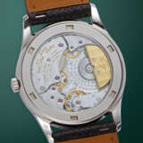 PATEK PHILIPPE, CALATRAVA REF. 5026G, A FINE GOLD AUTOMATIC WRISTWATCH WITH BREGUET NUMERALS - Foto 3