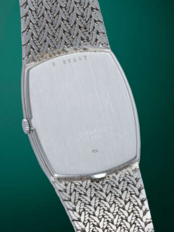 AUDEMARS PIGUET REF. 14239BC, AN ELEGANT GOLD AND DIAMOND-SET MANUAL-WINDING WRISTWATCH - photo 3