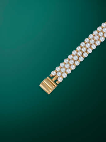 CARTIER, TANK LOUIS REF. 1360 1, AN ATTRACTIVE GOLD QUARTZ WRISTWATCH WITH PEARL AND GOLD BRACELET - photo 5