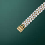 CARTIER, TANK LOUIS REF. 1360 1, AN ATTRACTIVE GOLD QUARTZ WRISTWATCH WITH PEARL AND GOLD BRACELET - photo 5