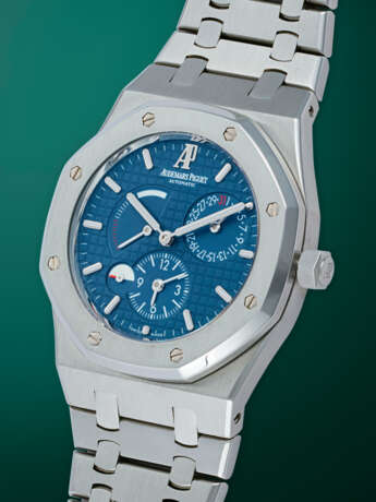 AUDEMARS PIGUET, ROYAL OAK REF. 26120ST, A FINE STAINLESS STEEL AUTOMATIC DUAL TIME WRISTWATCH - photo 2