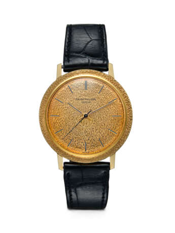 PATEK PHILIPPE, REF. 3569, AN ATTRACTIVE 18k GOLD AUTOMATIC WRISTWATCH WITH A MATCHING TEXTURED BEZEL AND DIAL - photo 1