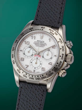 ROLEX, DAYTONA REF. 16519, A RARE WHITE GOLD AUTOMATIC CHRONOGRAPH WITH MOTHER OF PEARL DIAL - photo 2