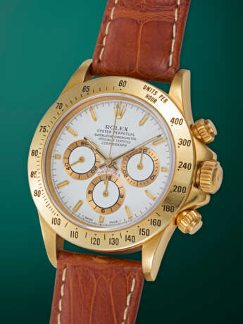 ROLEX, DAYTONA REF. 16528, A FINE GOLD AUTOMATIC CHRONOGRAPH WRISTWATCH - photo 2