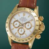 ROLEX, DAYTONA REF. 16528, A FINE GOLD AUTOMATIC CHRONOGRAPH WRISTWATCH - photo 2