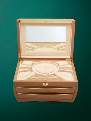 BURBEN & ZORWEG, A SET OF TWO FINE LUXURY WRISTWATCH CASES AND A JEWELLERY CASE - photo 2