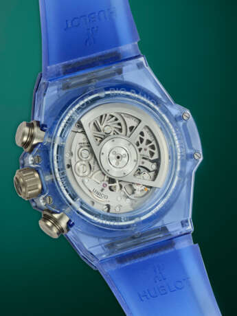 HUBLOT BIG BANG UNICO SAPPHIRE, A LIMITED EDITION AUTOMATIC CHRONOGRAPH WITH A BLUE SAPPHIRE CASE - Foto 3