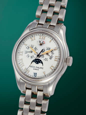 PATEK PHILIPPE, REF. 5036/1G-017, A FINE GOLD AUTOMATIC ANNUAL CALENDAR WRISTWATCH WITH BRACELET - Foto 2