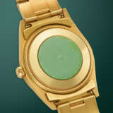 ROLEX, OYSTER PERPETUAL REF. 14238, A WELL-PRESERVED GOLD AUTOMATIC WRISTWATCH WITH BRACELET - Foto 3