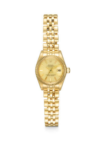 ROLEX, DATEJUST REF. 6917, A LADIES GOLD AUTOMATIC WRISTWATCH WITH BRACELET - Foto 1