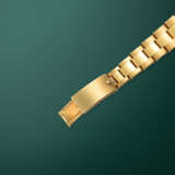 ROLEX, OYSTER PERPETUAL REF. 14238, A WELL-PRESERVED GOLD AUTOMATIC WRISTWATCH WITH BRACELET - Foto 5