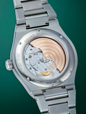 GIRARD-PERREGAUX, LAUREATO REF. 81005, A FINE STAINLESS STEEL AUTOMATIC WRISTWATCH WITH BRACELET - photo 3