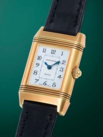 JAEGER-LECOULTRE REVERSO CLASSIC DUETTO REF. 266.142.443.B, A FINE GOLD WRISTWATCH WITH REVERSIBLE CASE FEATURING TWO DIALS - photo 2