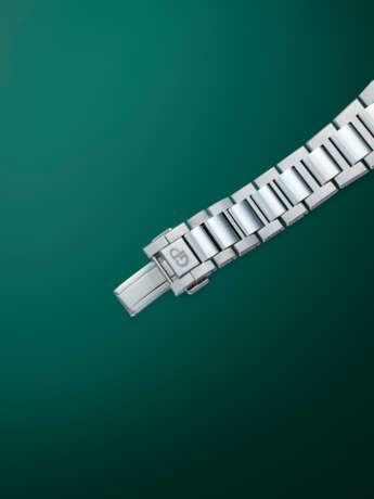 GIRARD-PERREGAUX, LAUREATO REF. 81005, A FINE STAINLESS STEEL AUTOMATIC WRISTWATCH WITH BRACELET - photo 5