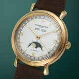 VACHERON CONSTANTIN LES HISTORIQUES REF. 47050/000J-4, A FINE GOLD AUTOMATIC TRIPLE CALENDAR WRISTWATCH - photo 2