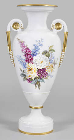 Imposante Prunkvase mit Blumendekor - фото 1