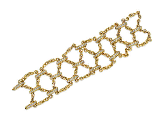 VAN CLEEF & ARPELS PAIR OF DIAMOND AND GOLD CHAIN BRACELETS - Foto 3