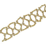 VAN CLEEF & ARPELS PAIR OF DIAMOND AND GOLD CHAIN BRACELETS - Foto 3