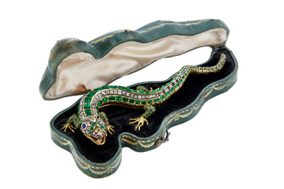 ANTIQUE DIAMOND, COLORED DIAMOND, EMERALD AND MULTI-GEM SALAMANDER BROOCH - Foto 4