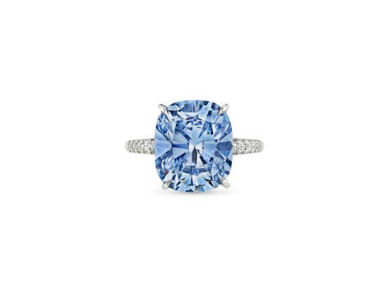 AN EXCEPTIONAL COLORED DIAMOND AND DIAMOND RING - Foto 6