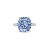 AN EXCEPTIONAL COLORED DIAMOND AND DIAMOND RING - Foto 6