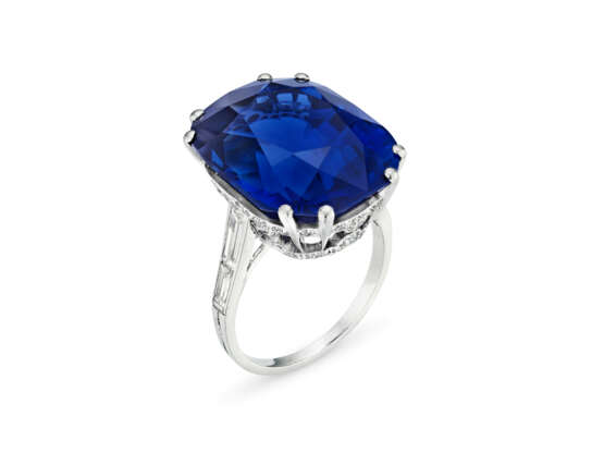 AN IMPORTANT ART DECO SAPPHIRE AND DIAMOND RING - Foto 1