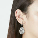 A SUPERB PAIR OF JAR DIAMOND EARRINGS - Foto 2