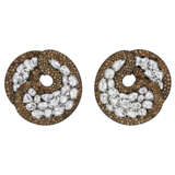 AN IMPRESSIVE PAIR OF JAR DIAMOND AND COLORED DIAMOND EARRINGS - Foto 1