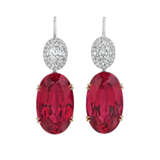 AN EXCEPTIONAL PAIR OF HARRY WINSTON SPINEL AND DIAMOND EARRINGS - photo 1