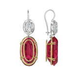 AN EXCEPTIONAL PAIR OF HARRY WINSTON SPINEL AND DIAMOND EARRINGS - photo 4