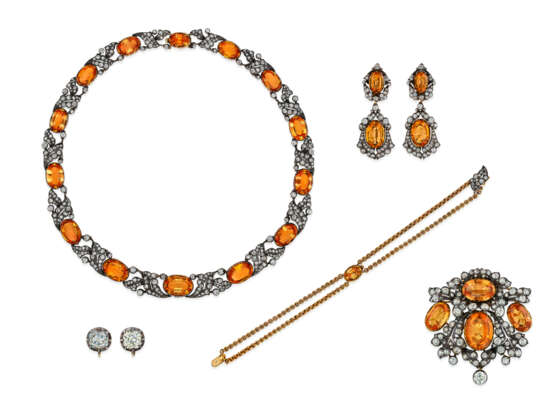 ANTIQUE SUITE OF TOPAZ AND DIAMOND JEWELRY - Foto 1