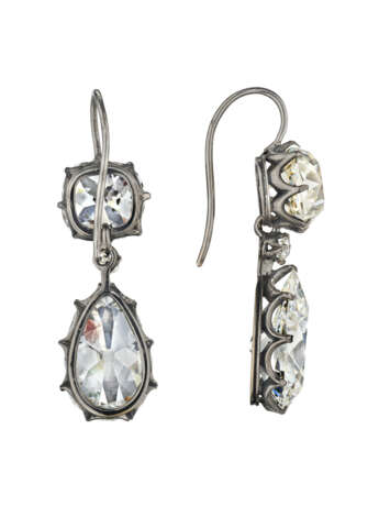 DIAMOND PENDANT EARRINGS - фото 7