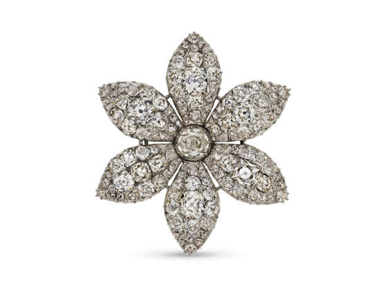 A RARE ANTIQUE DIAMOND FLOWER BROOCH - Foto 1