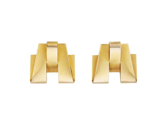 RAYMOND TEMPLIER ART MODERNE TWO PAIRS OF CLIP-BROOCHES WITH COMBINATION CUFF BRACELET - photo 4