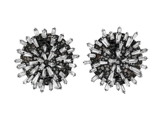 AN EXQUISITE PAIR OF JAR DIAMOND AND COLORED DIAMOND `HEDGEHOG` EARRINGS - photo 1